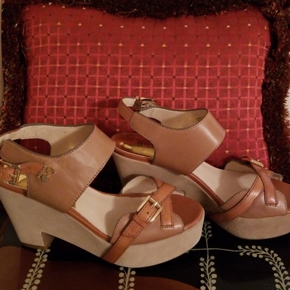 Michael Kors platform sandals - Picture 1 of 7